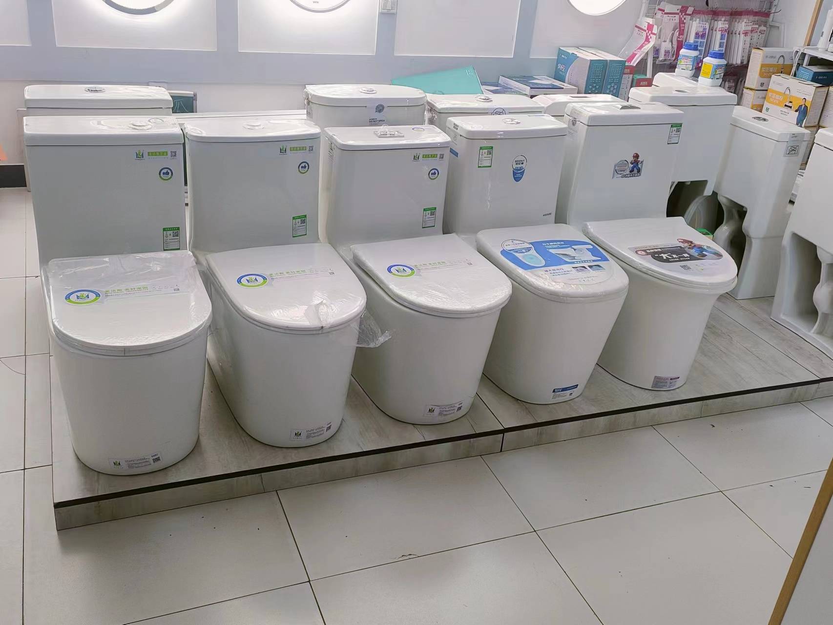 聚虹燈飾廚電衛(wèi)浴 專業(yè)經(jīng)營各類日常用具，質(zhì)量第一